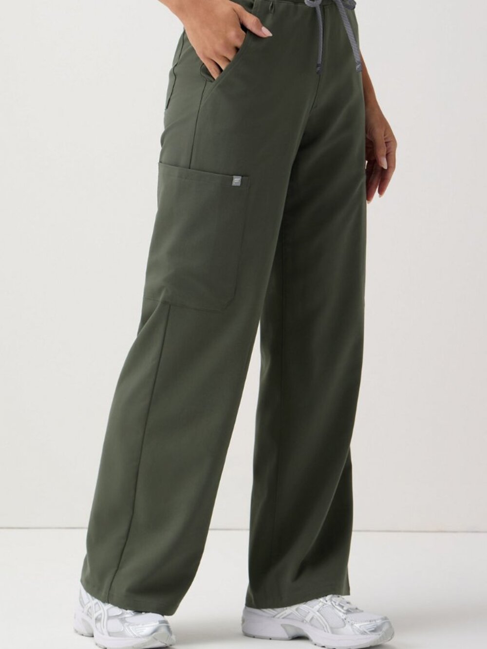 NWOT Fabletics High-Rise Wide Leg Scrub Pant Large Short